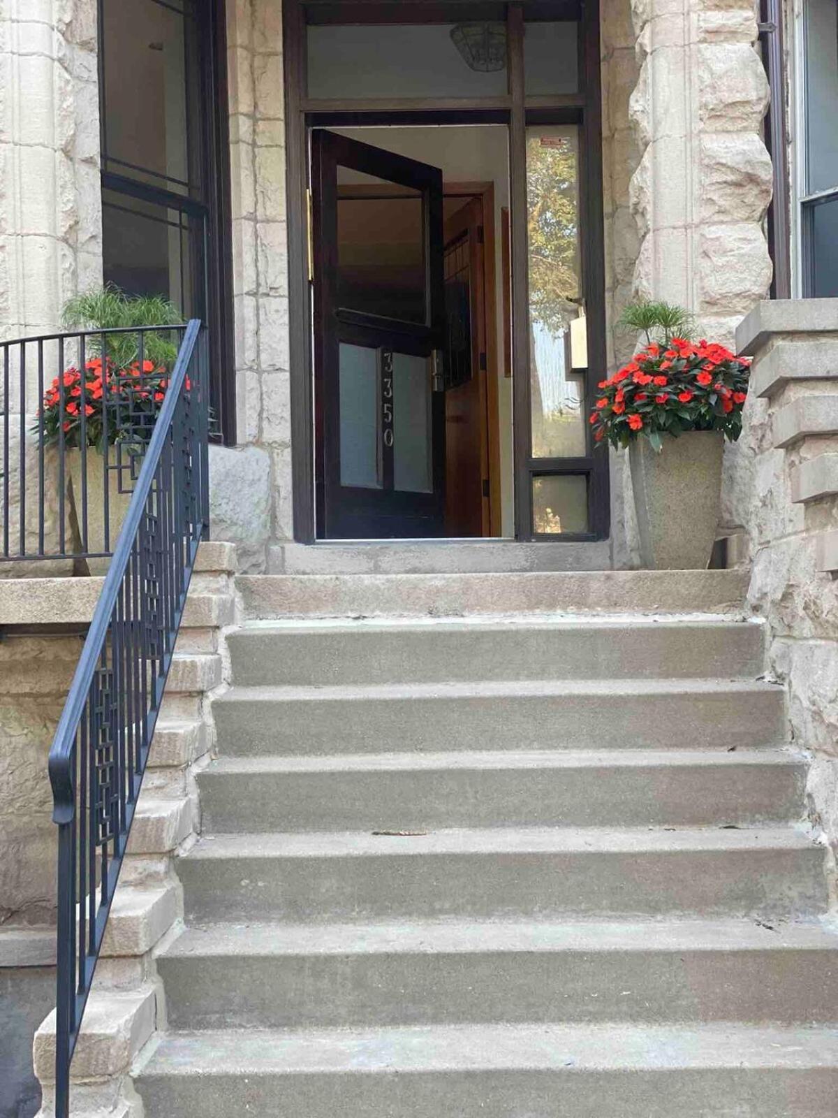New Adorable Unit Located In Historic Greystone Apartment Chicago