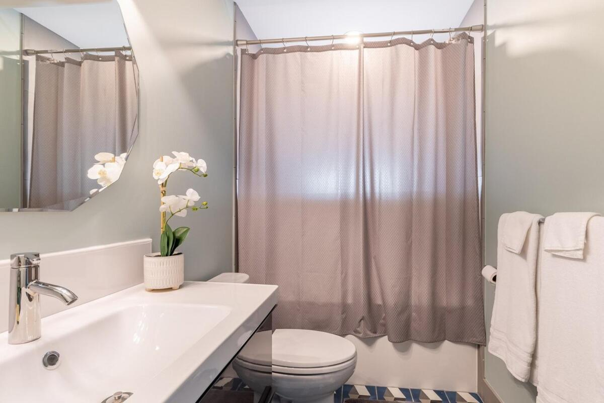 Apartment New Adorable Unit Located In Historic Greystone Chicago