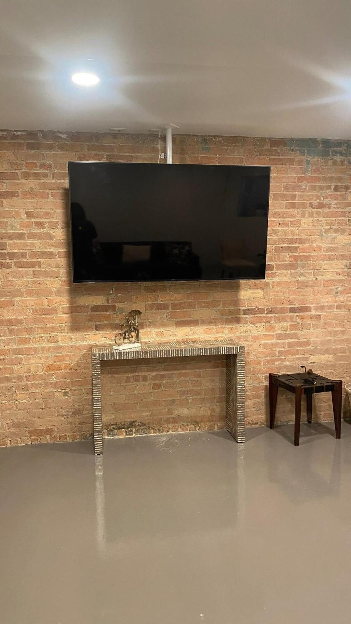 New Adorable Unit Located In Historic Greystone * Chicago