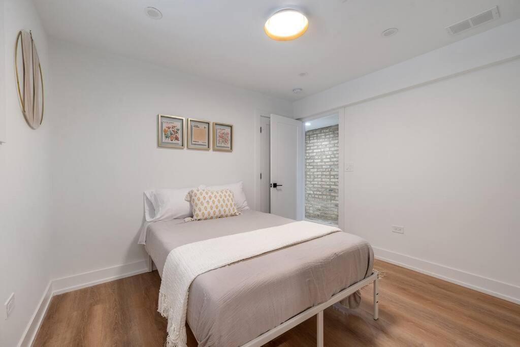 Logan Square Luxury Villa, 3 Beds, 3 Baths