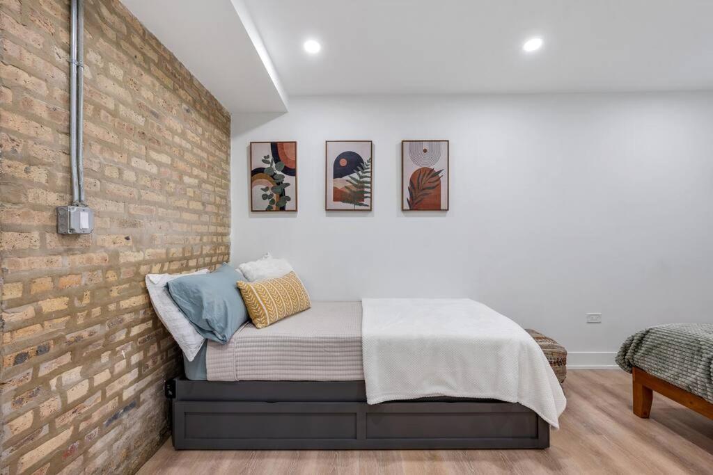 Logan Square Luxury Villa, 3 Beds, 3 Baths * Chicago