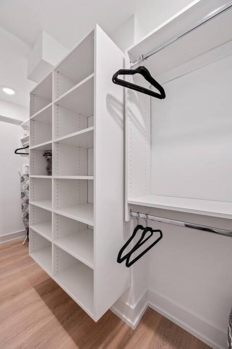 Logan Square Luxury Villa, 3 Beds, 3 Baths Apartment