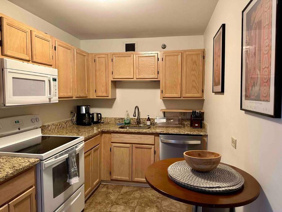 Premium Downtown Location! Riverwalk & Magnificent Mile