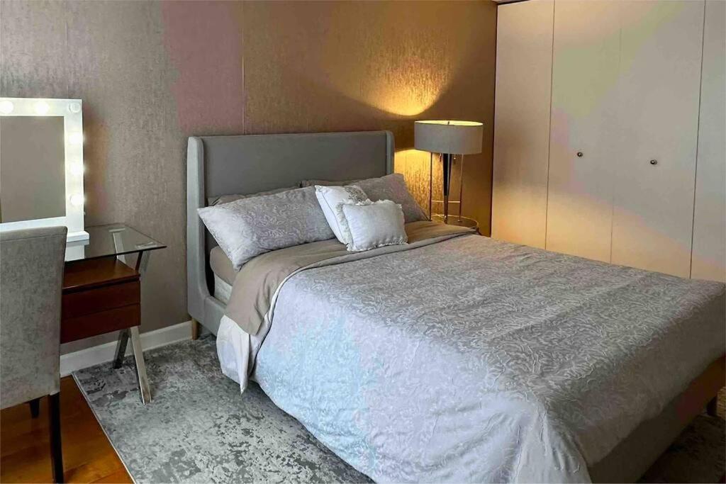 Premium Downtown Location! Riverwalk & Magnificent Mile Apartment
