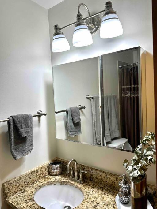 Premium Downtown Location! Riverwalk & Magnificent Mile *