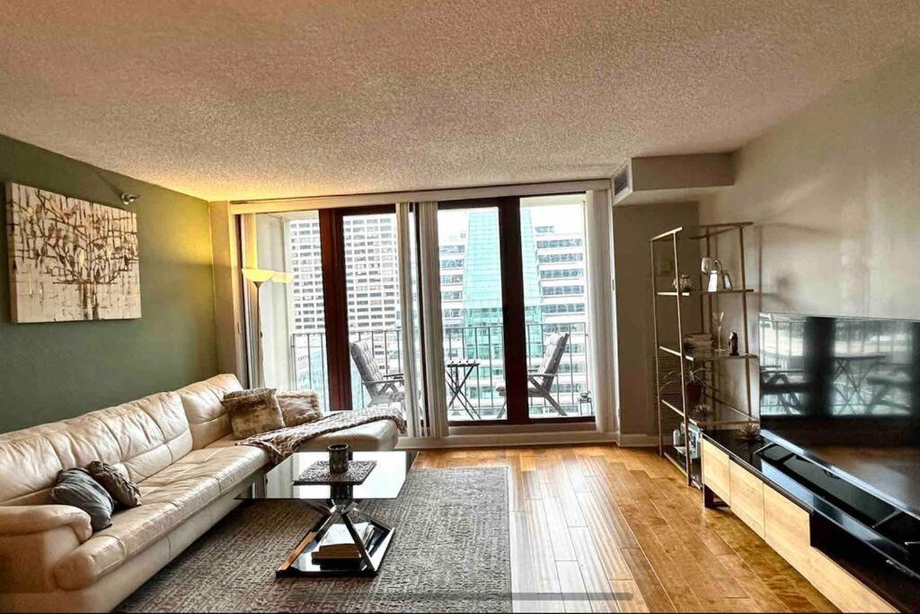 Premium Downtown Location! Riverwalk & Magnificent Mile * Chicago