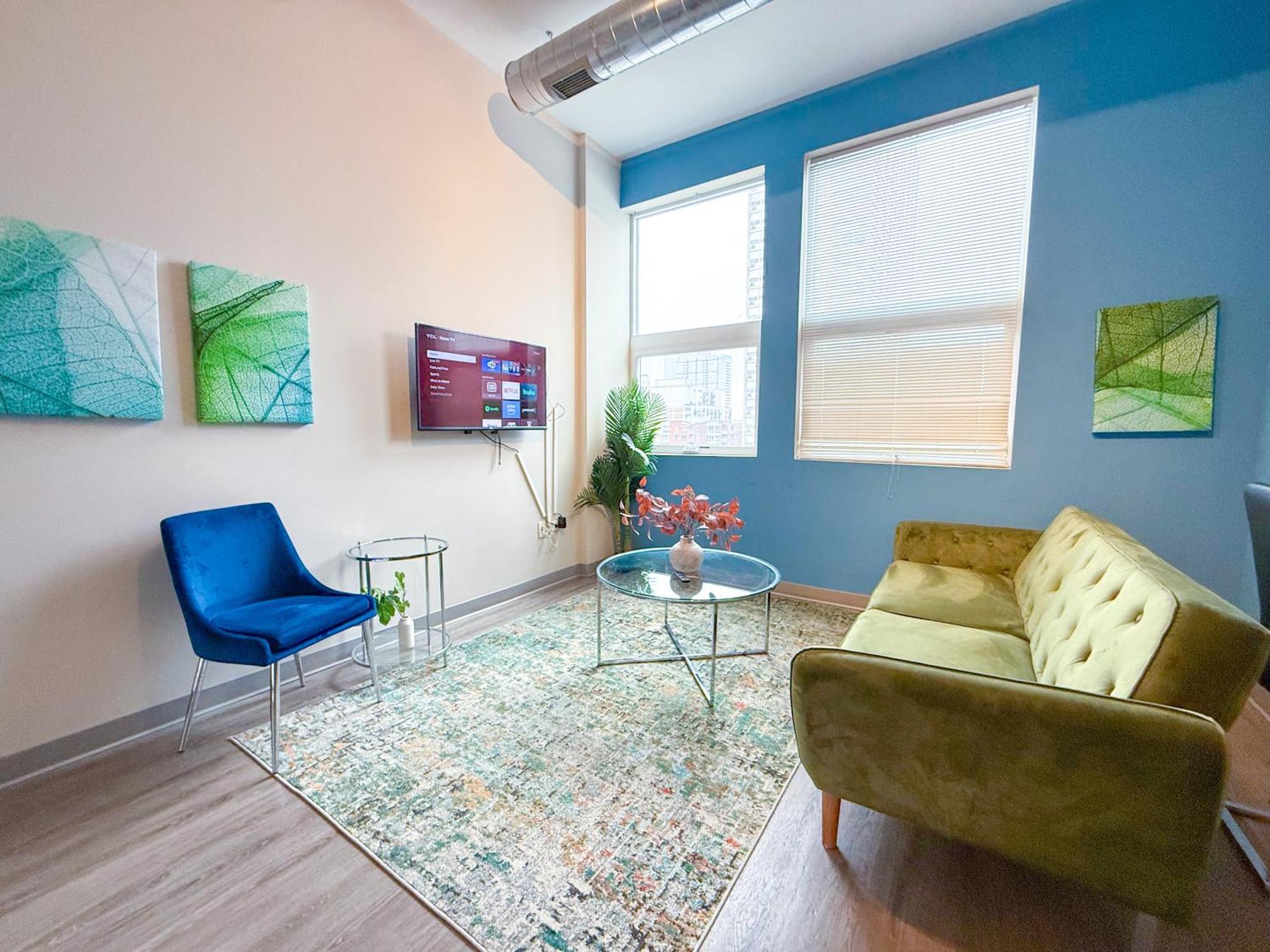 Mccormick Place 2br-2ba With Optional Parking, Patio, Gym Access For 6 Guests Chicago