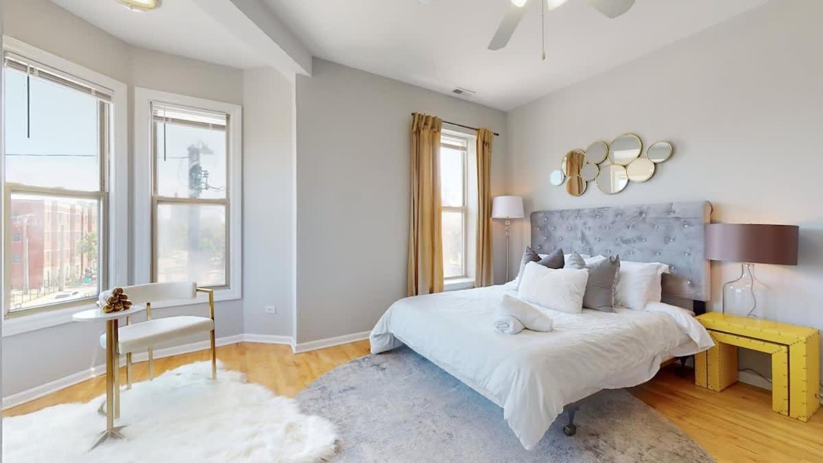 Sleek Urban Retreat Steps From Il Med District Chicago