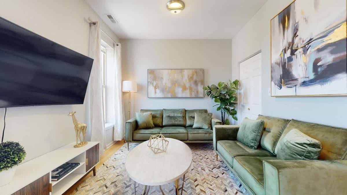 Sleek Urban Retreat Steps From Il Med District *