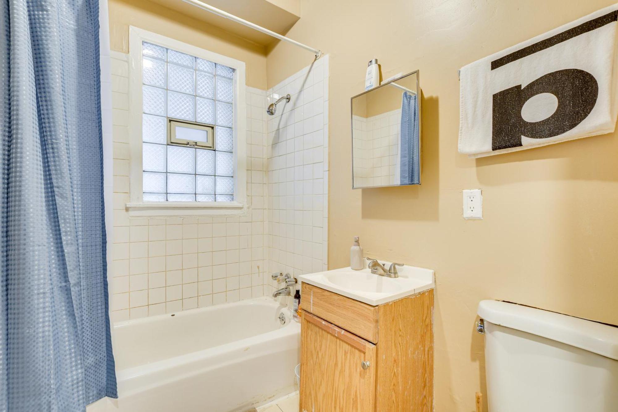 5 Mi To Loop Walk To Public Transit! Apartment *