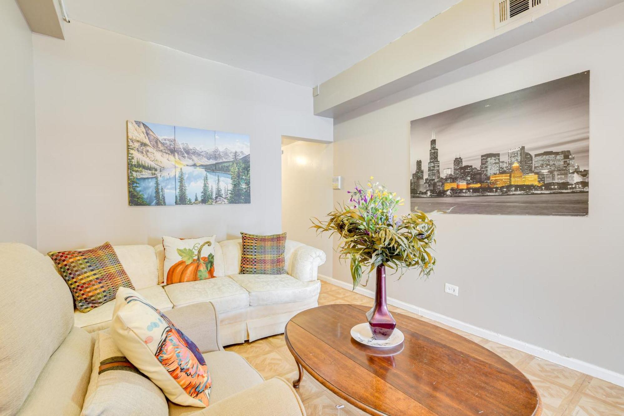 5 Mi To Loop Walk To Public Transit! Apartment *
