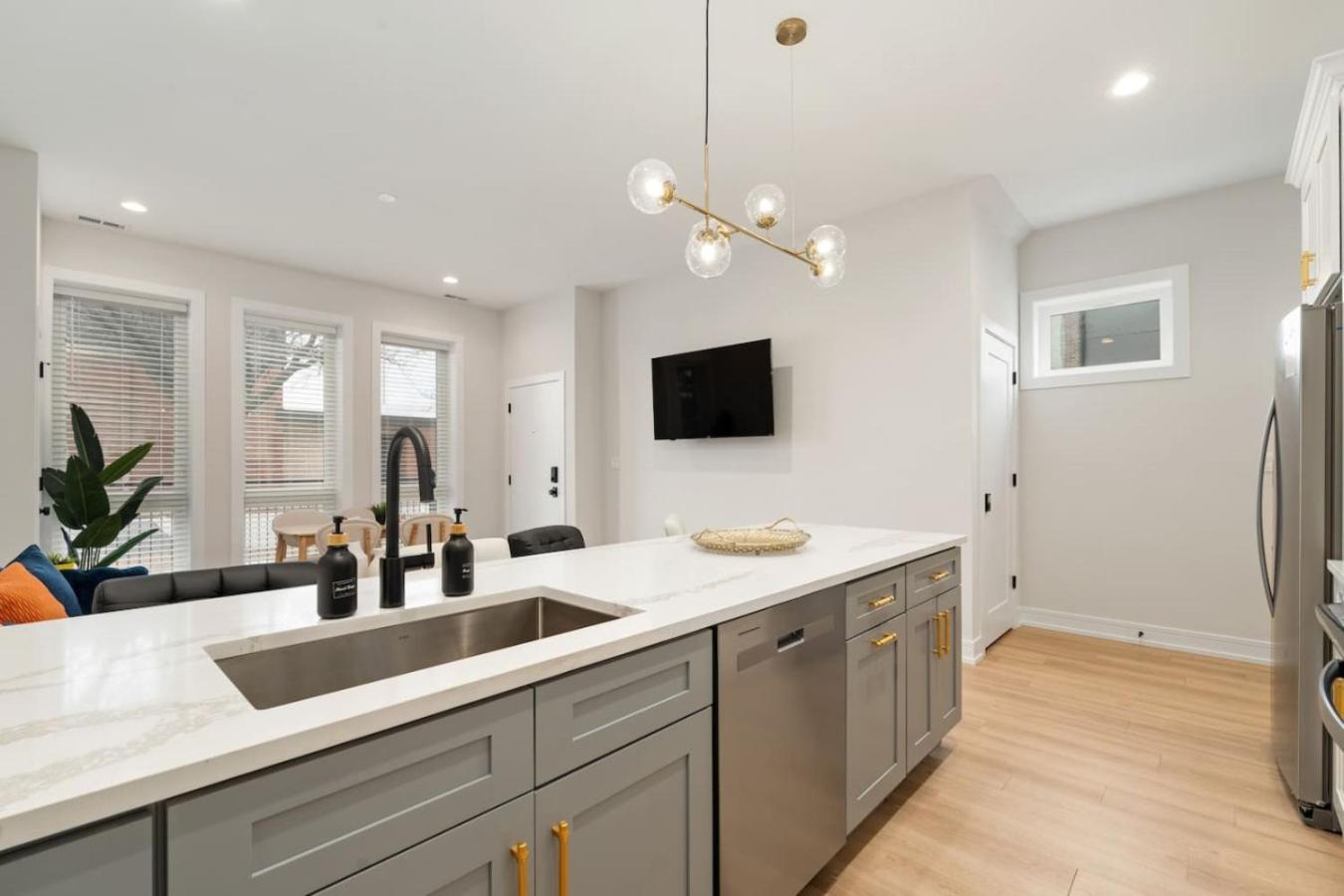 Apartment Affordable Private 1-shared Chicago