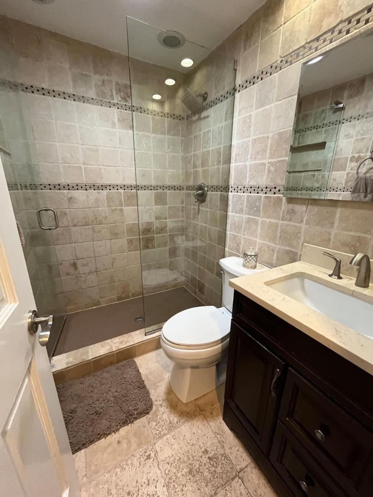 3-story Townhome Free Parking Private Patio Washer-dryer Holiday home Chicago
