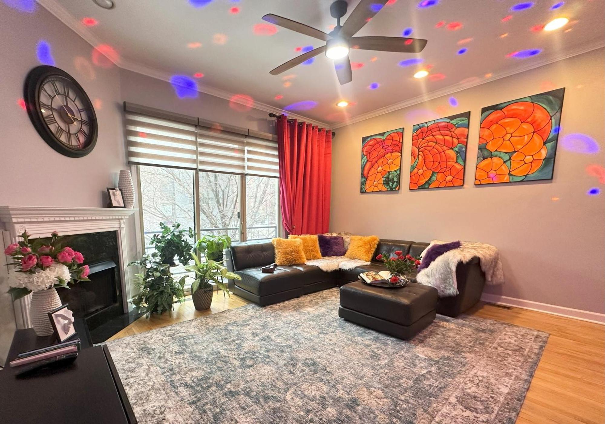 Art Downtown Fulton Market Entire 3 Bedroom Sleep10 Private Garage Roof Ev Tesla Holiday home *