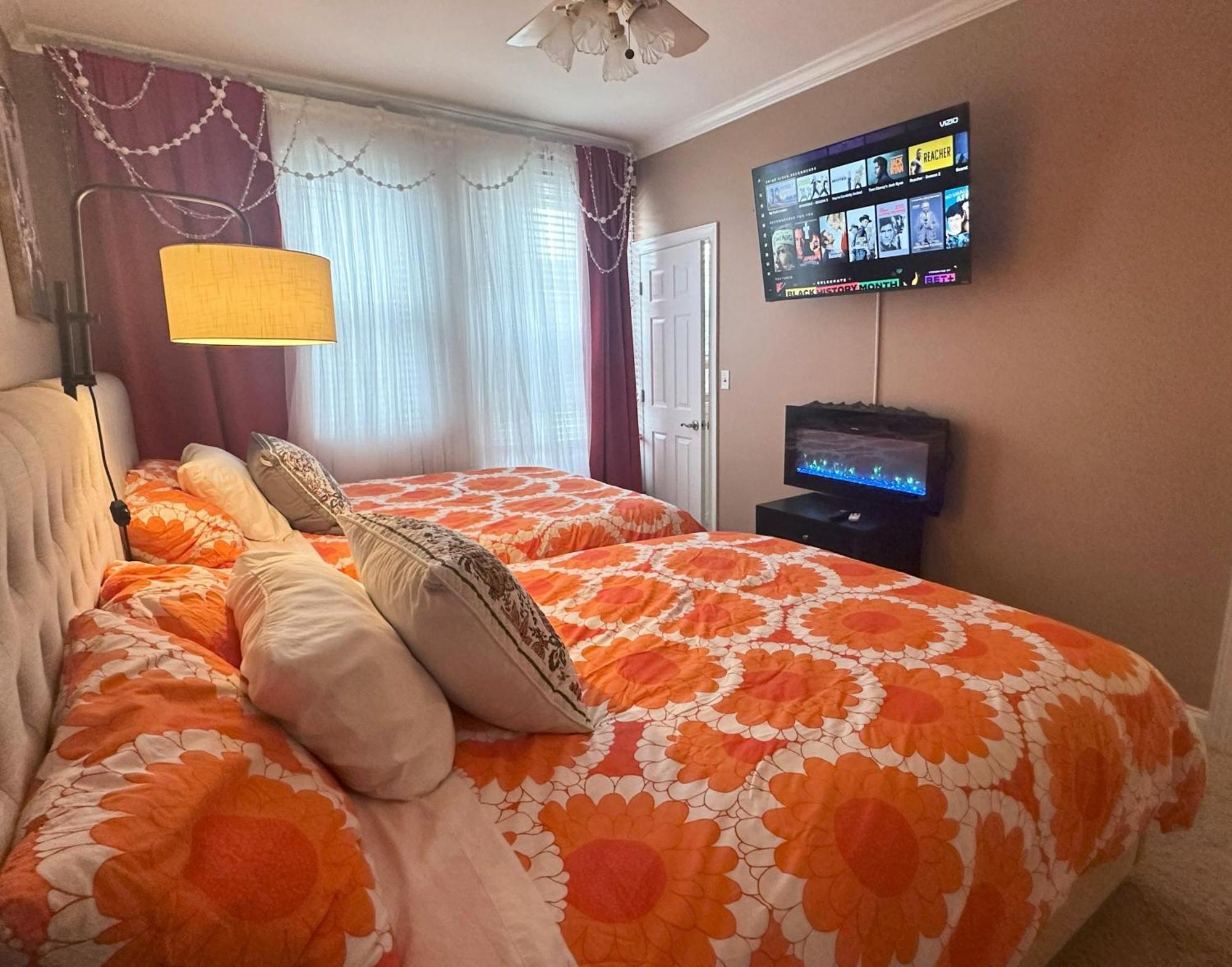 Art Downtown Fulton Market Entire 3 Bedroom Sleep10 Private Garage Roof Ev Tesla Holiday home Chicago