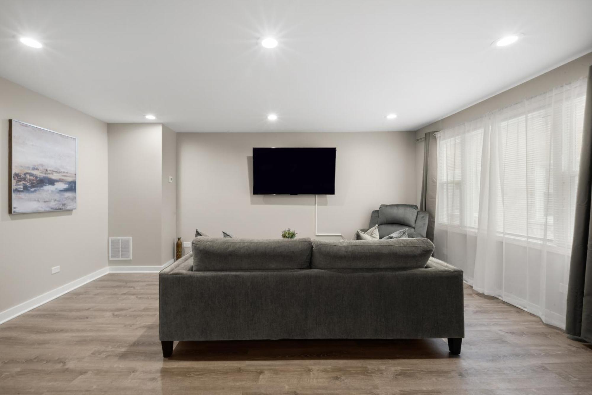 Apartment Quiet Townhome, Near Lakefront And Downtown - Superfast Wifi