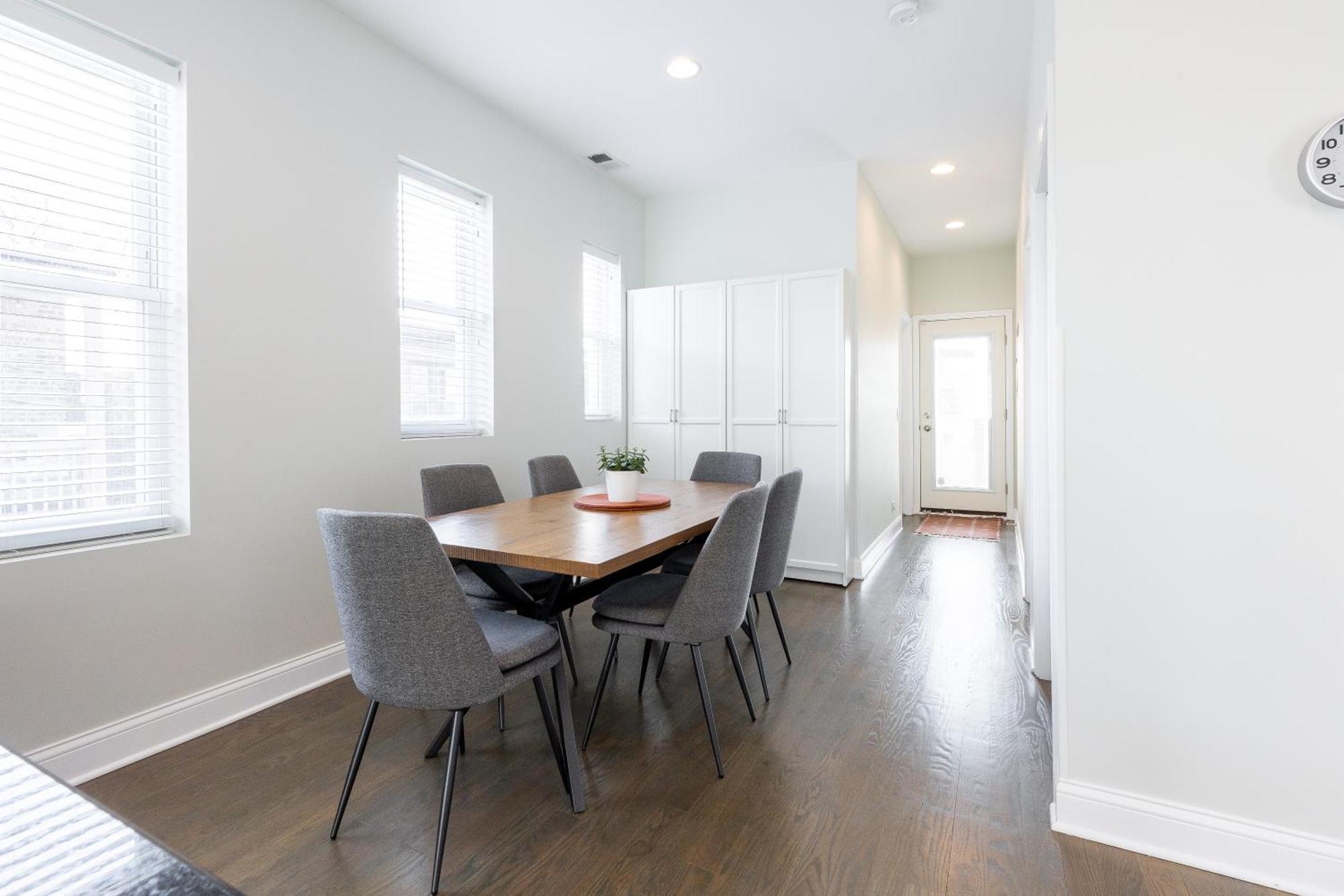 Apartment Uptown Bright & Modern - Steps To Lake, Train, Amazing Food & Free Parking Chicago
