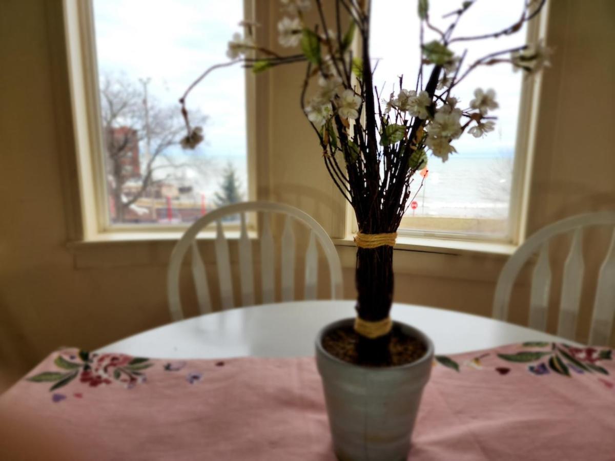 Apartment Charming Lakefront Stunning View