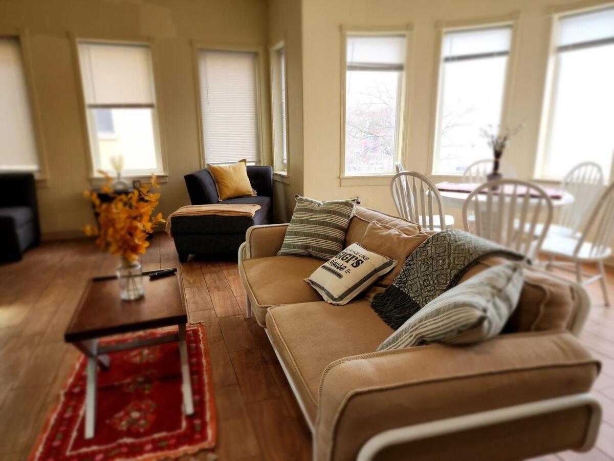 Charming Lakefront Stunning View Apartment *
