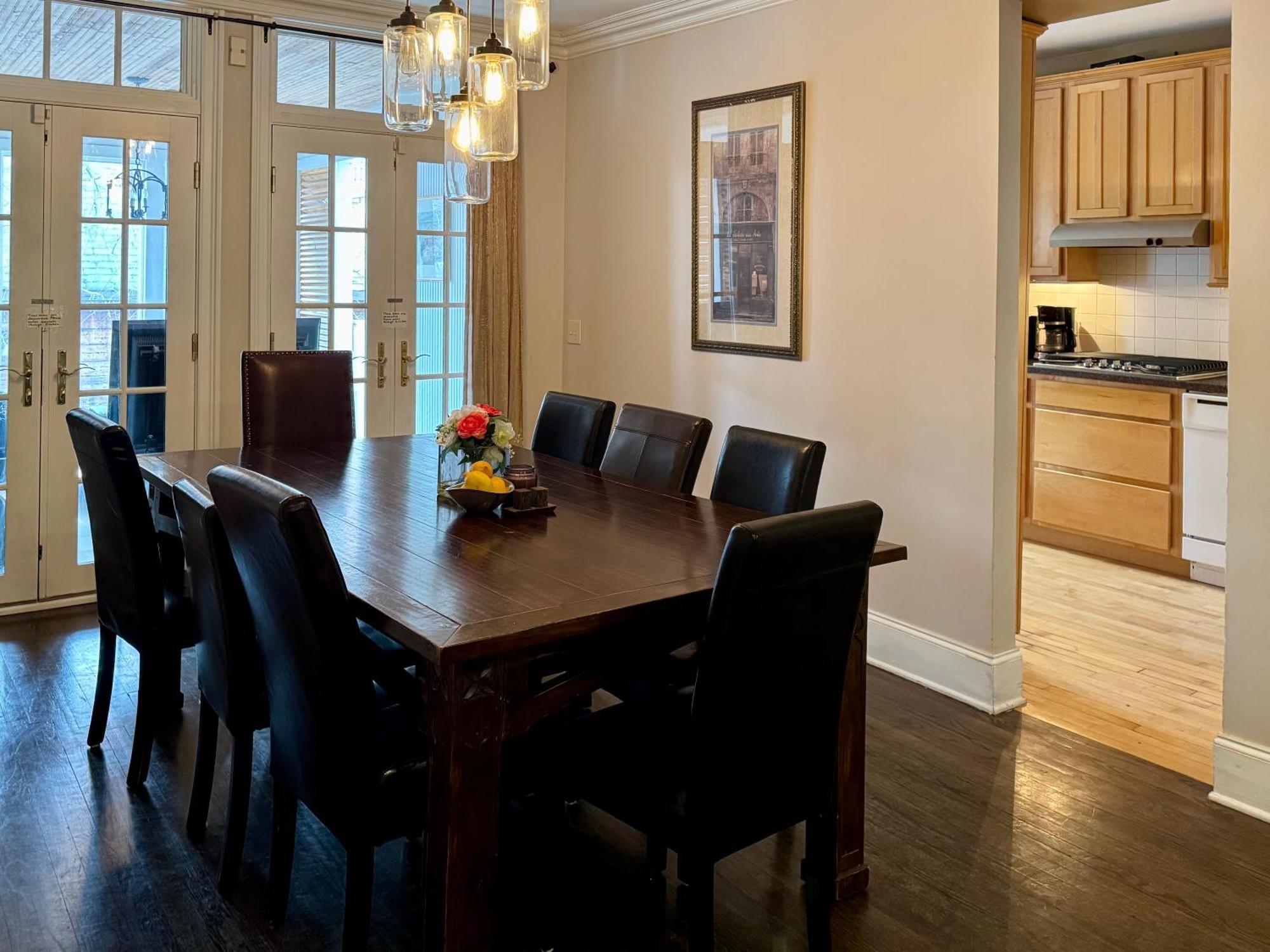 Holiday home 3 Bedroom Spacious In Ideal Location W Free Parking Back Yard Pets Welcome Chicago