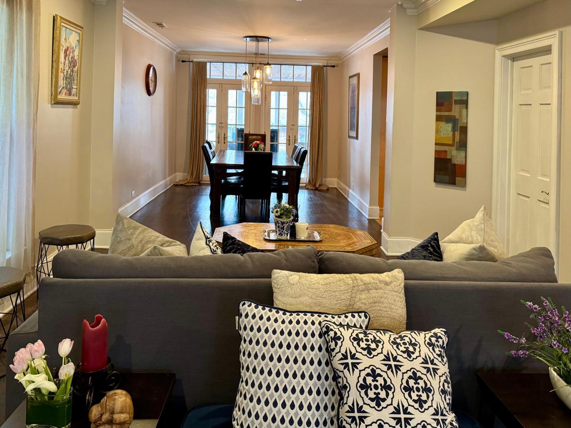 3 Bedroom Spacious In Ideal Location W Free Parking Back Yard Pets Welcome