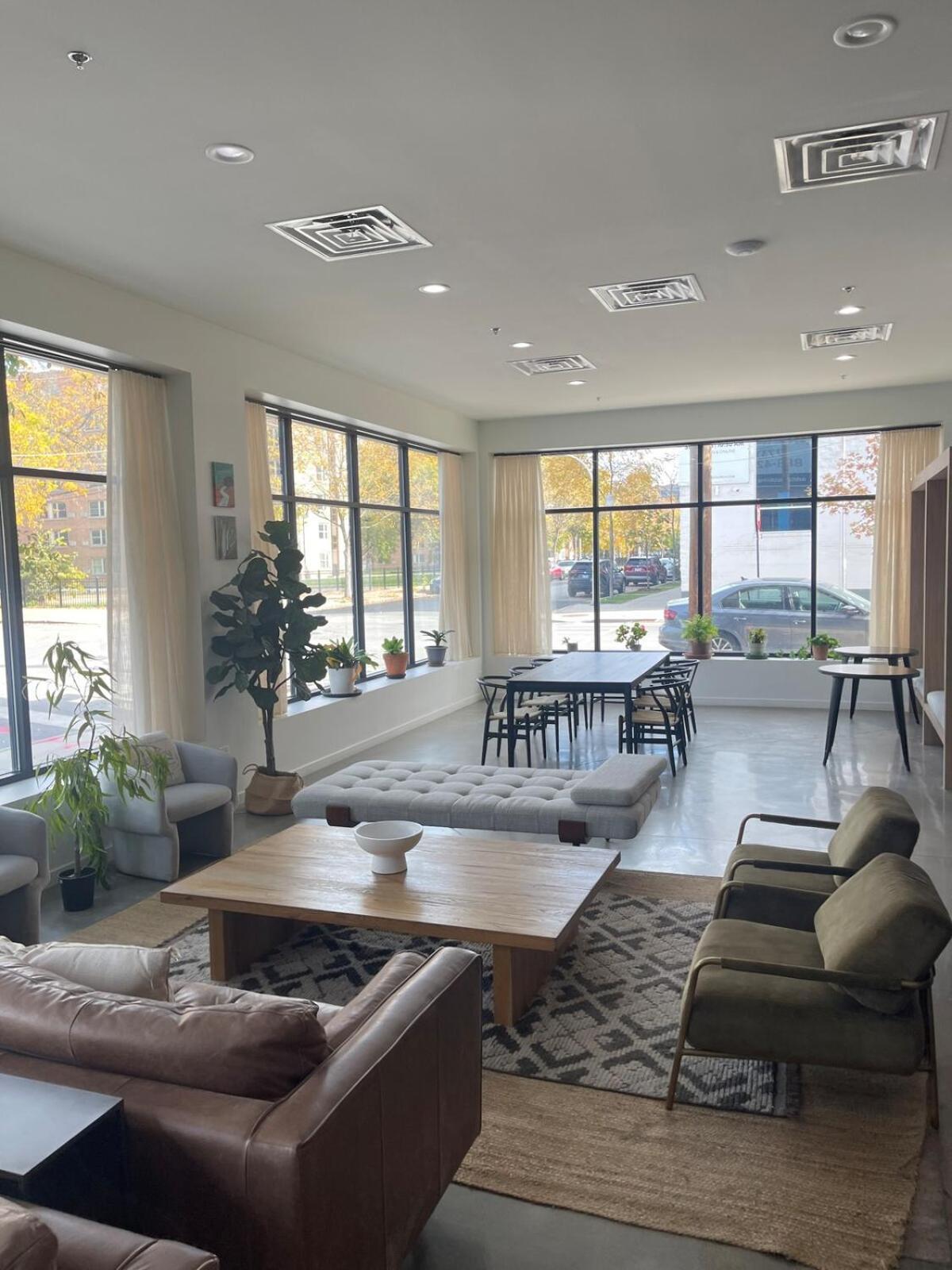 Modern Close To Downtown Apartment *
