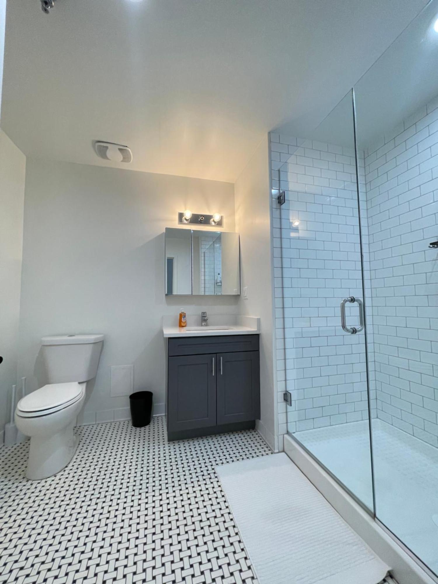 Guest house Shared Modern Close To Downtown *