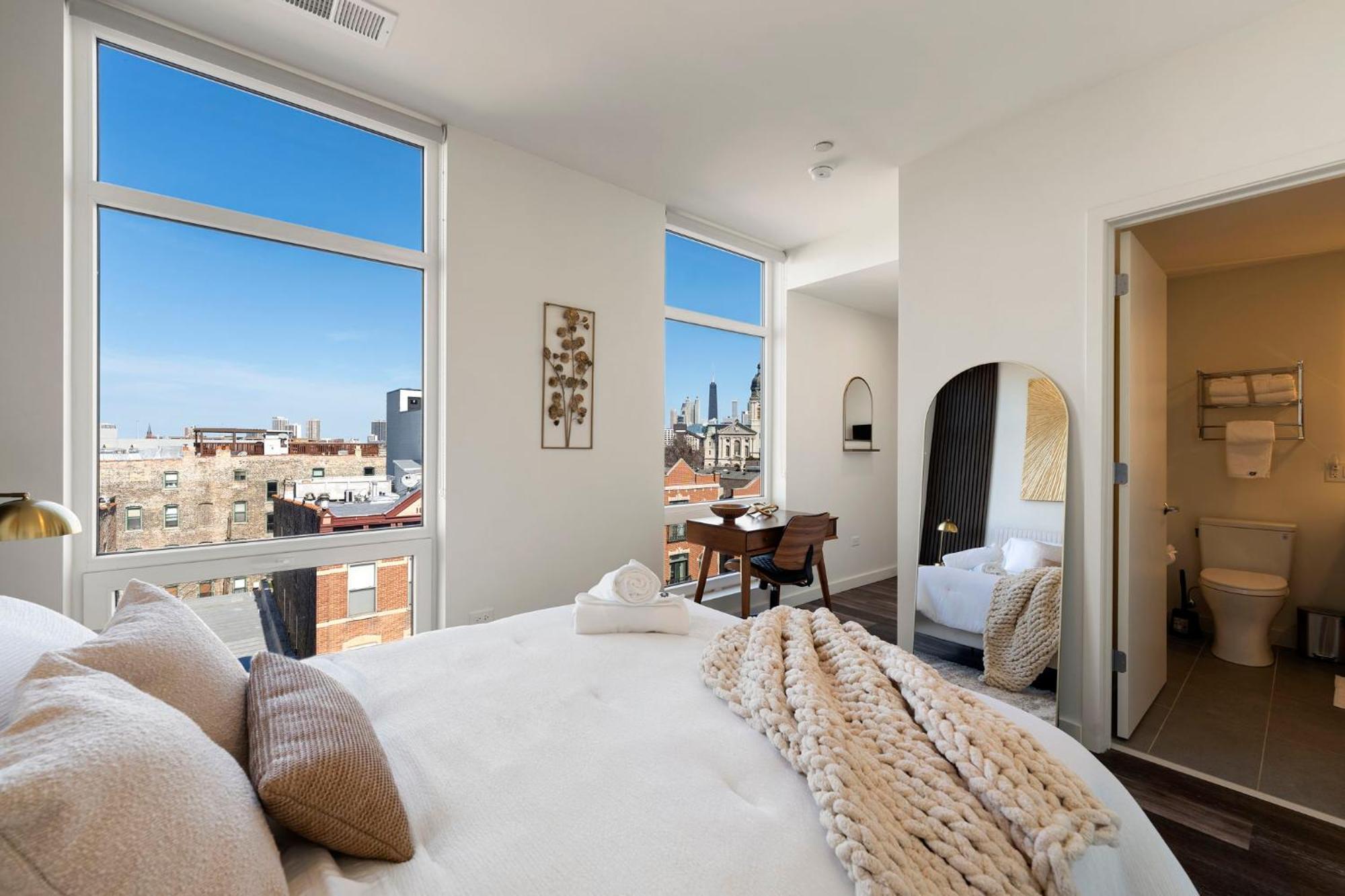 Stylish & Cozy 2br 2ba Retreat Apartment Chicago