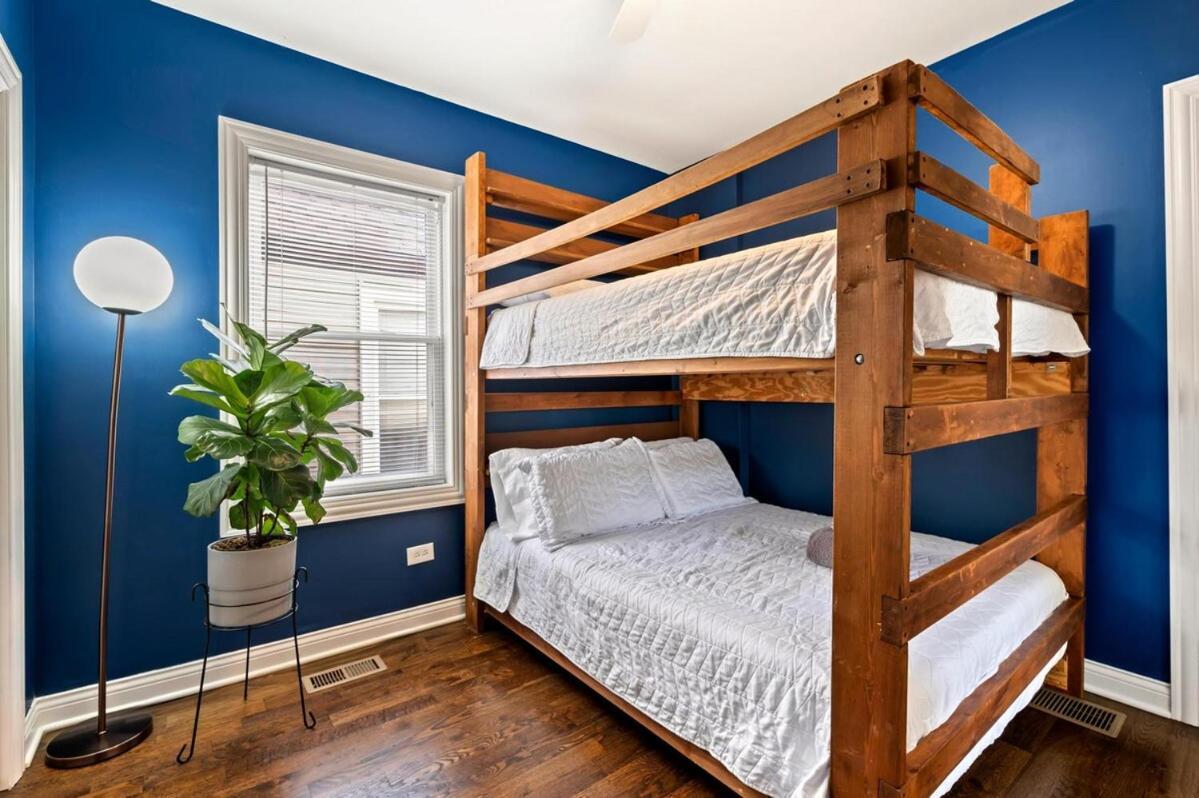 H&h 1896 - Spacious, Fully Stocked, & Free Parking *
