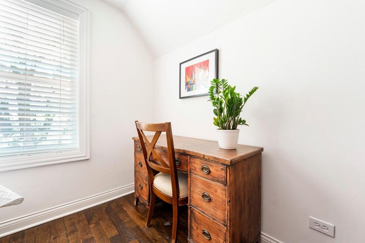 Holiday home H&h 1896 - Spacious, Fully Stocked, & Free Parking Chicago