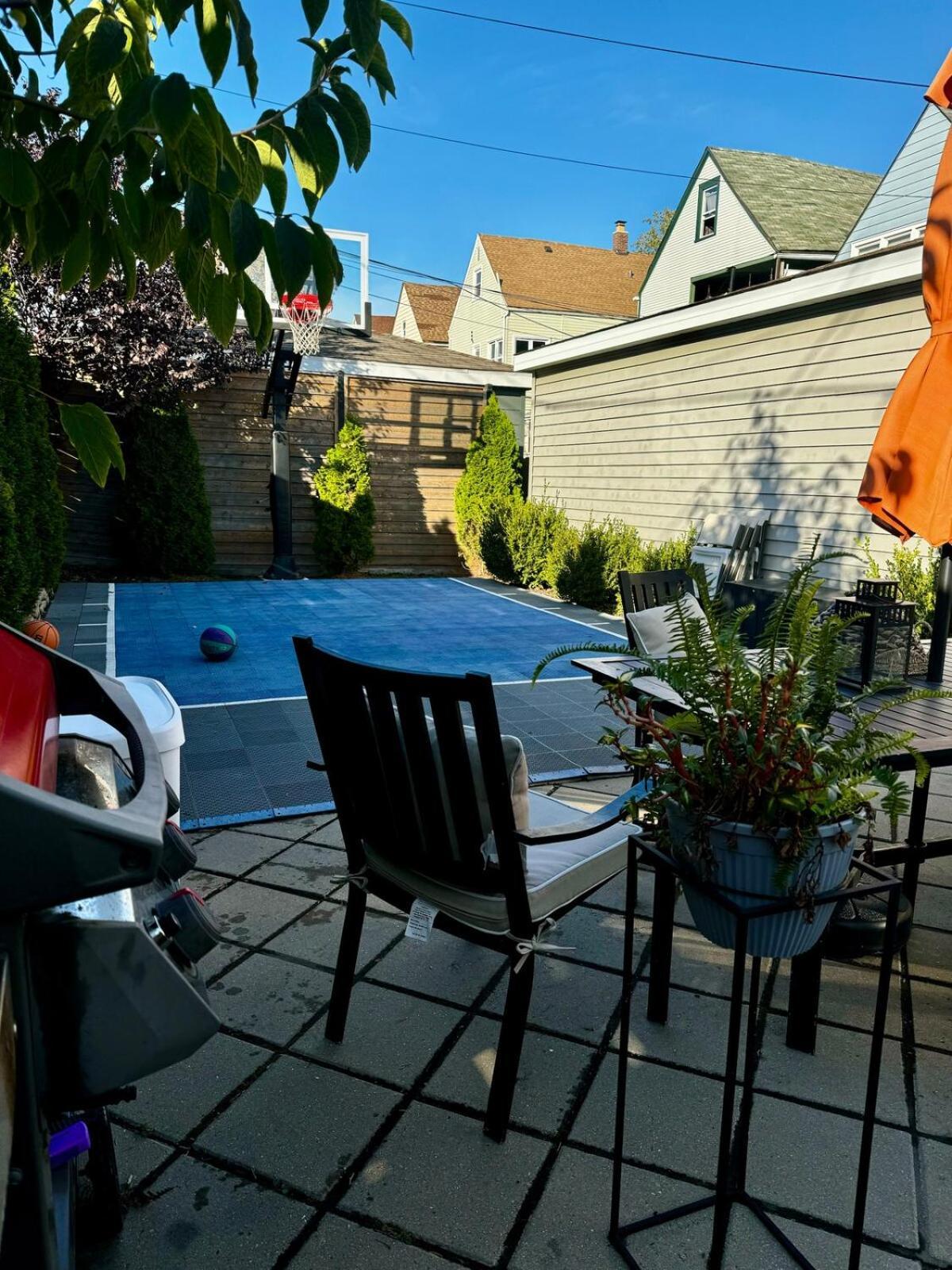 H&h 1896 - Spacious, Fully Stocked, & Free Parking