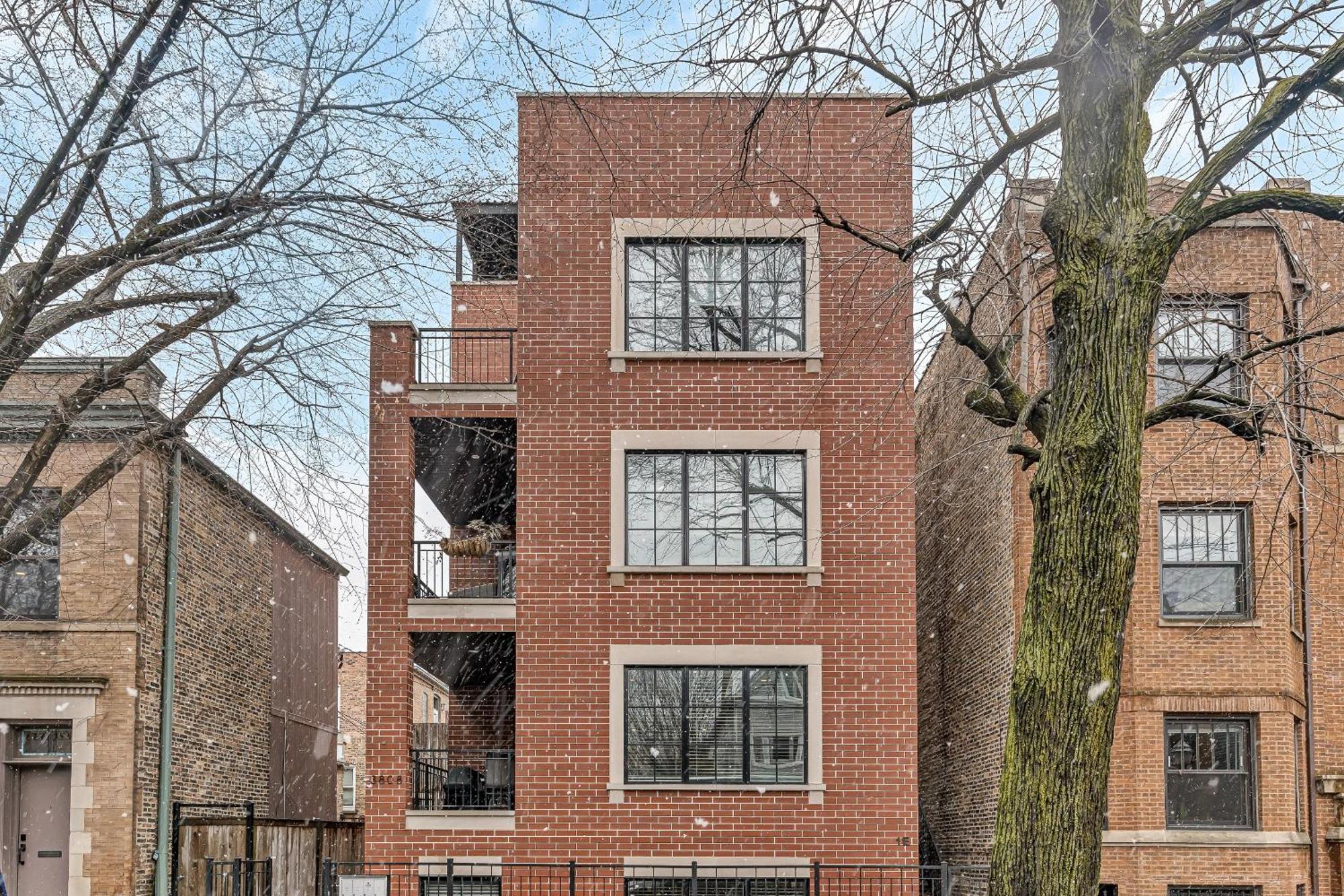 Apartment Elegant Condo-steps From Wrigley Field, 32 Nights Chicago