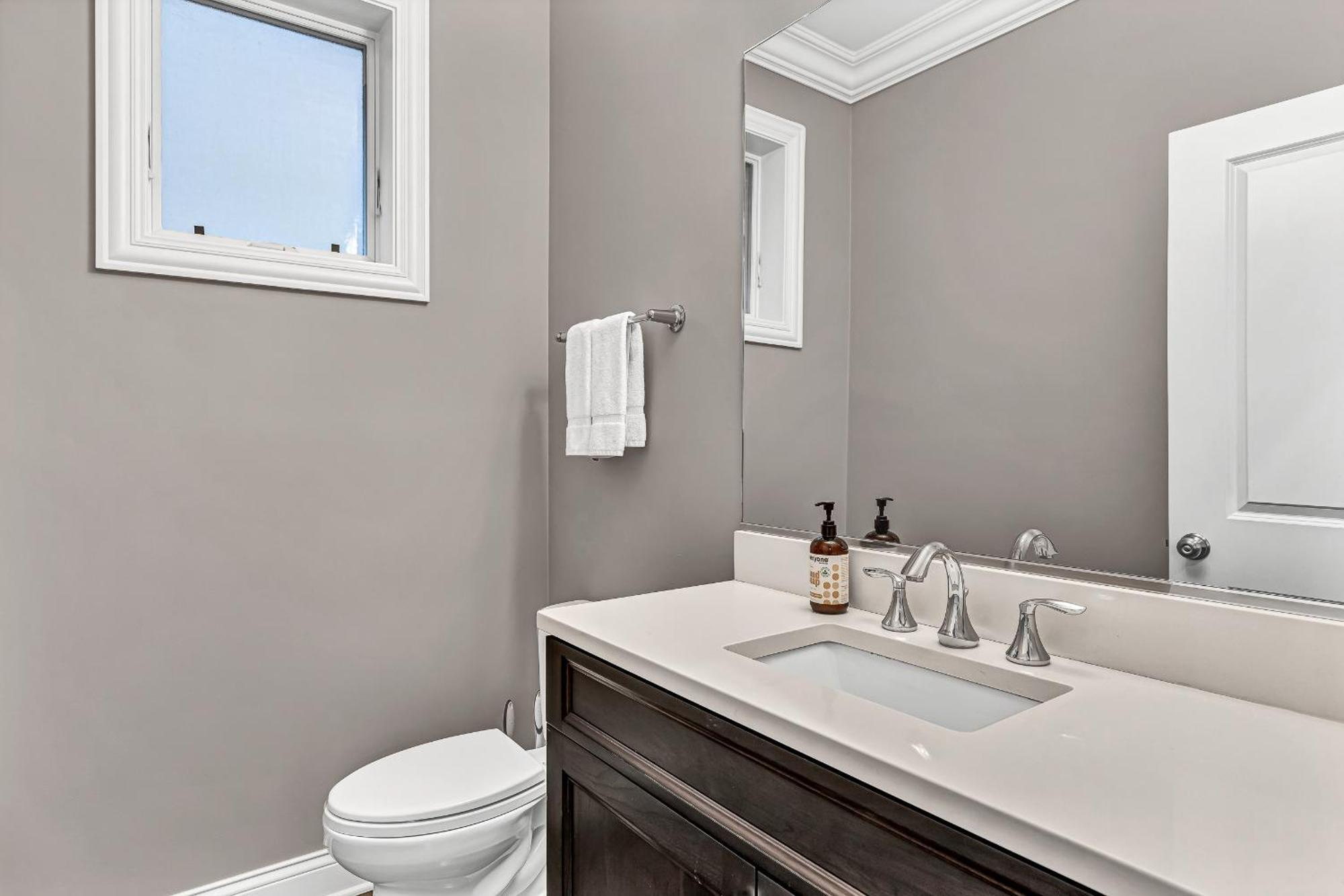 Elegant Condo-steps From Wrigley Field, 32 Nights * Chicago