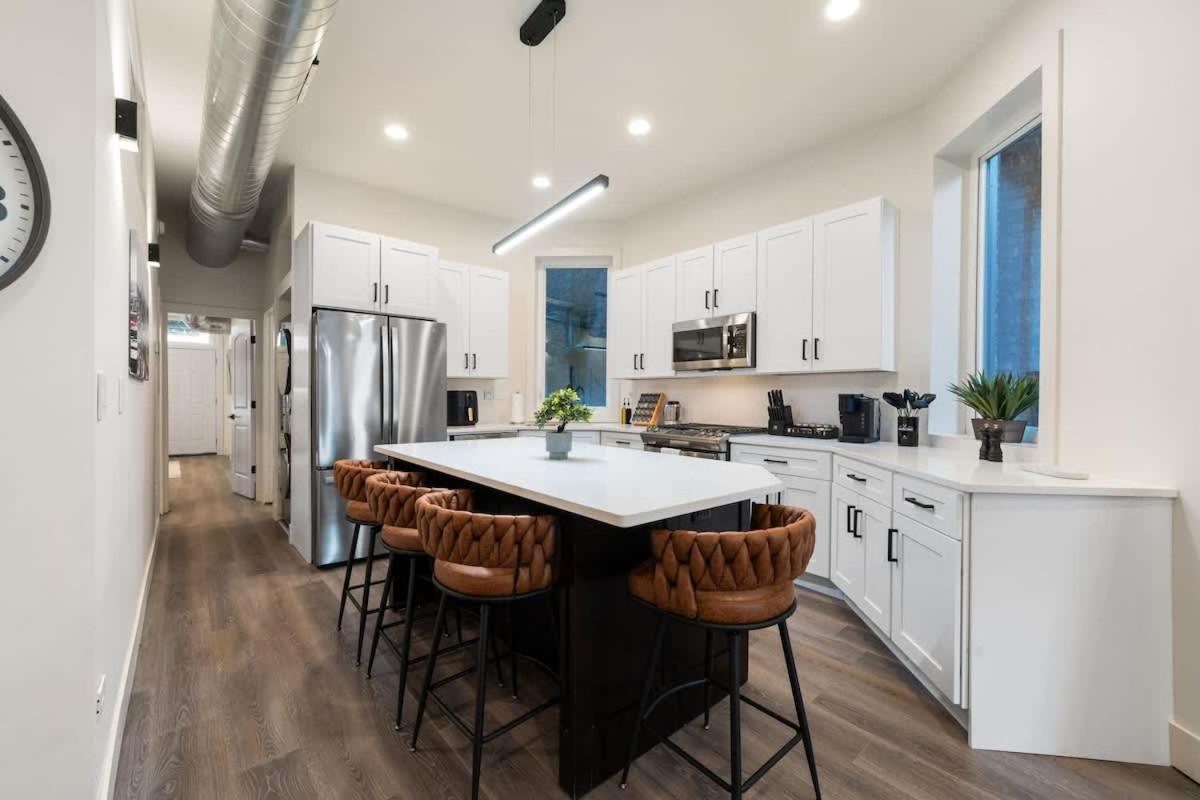 Wicker Park Luxe 2br 2ba Apartment *