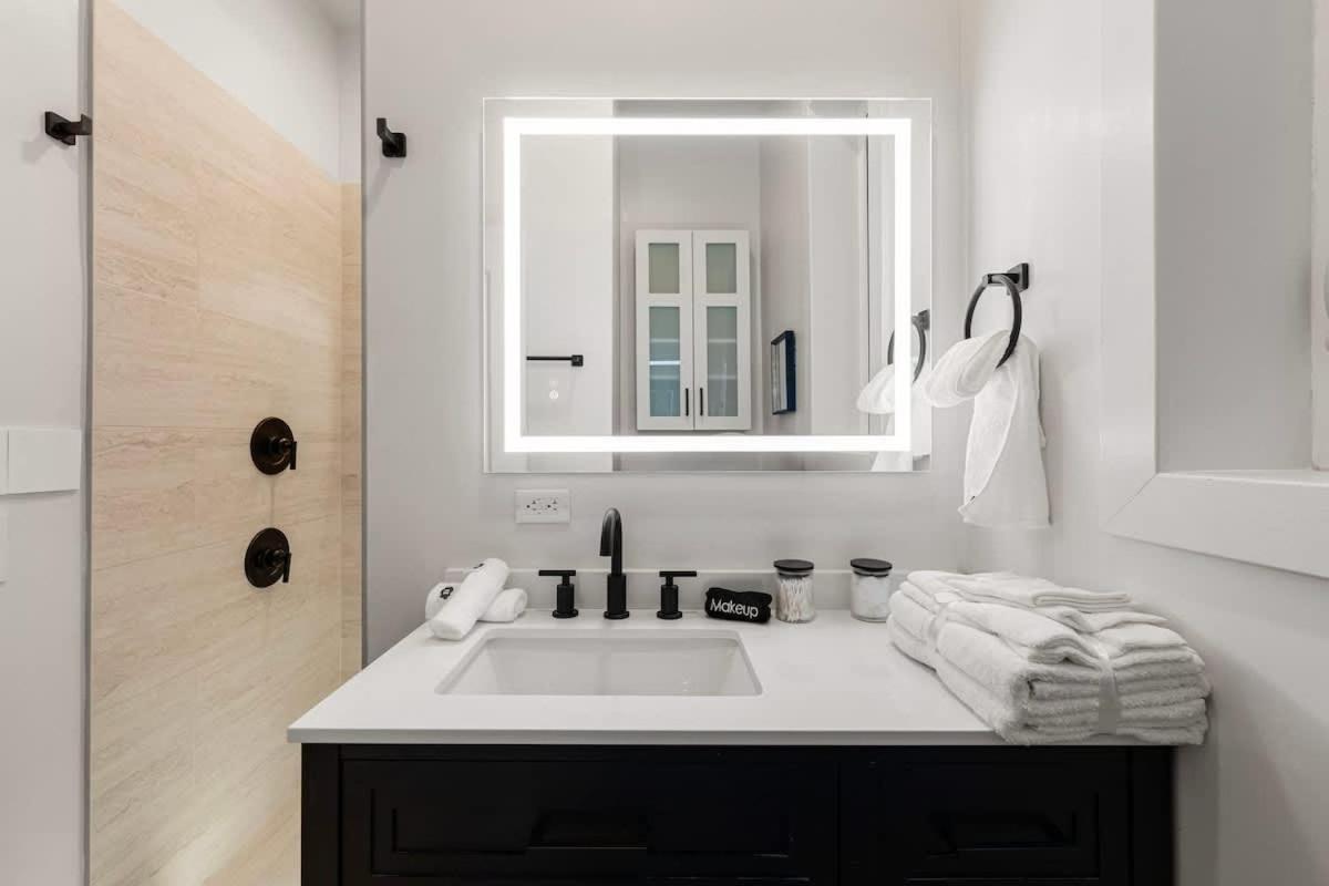Luxury 2br In Wicker Park Apartment *