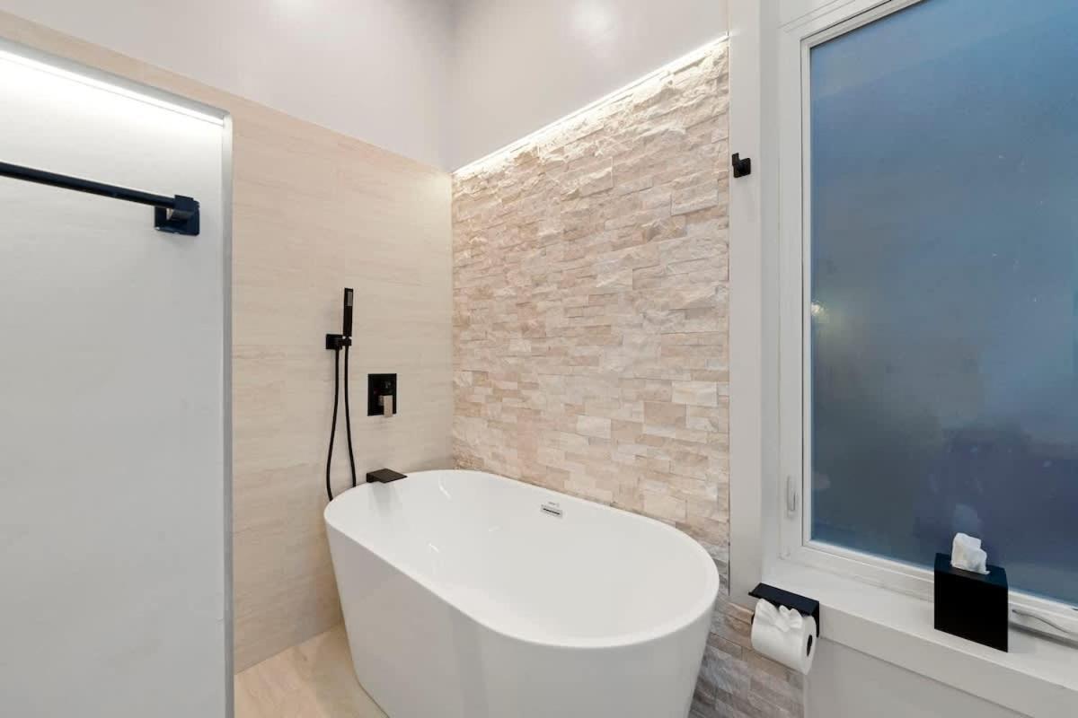 Luxury 2br In Wicker Park Apartment