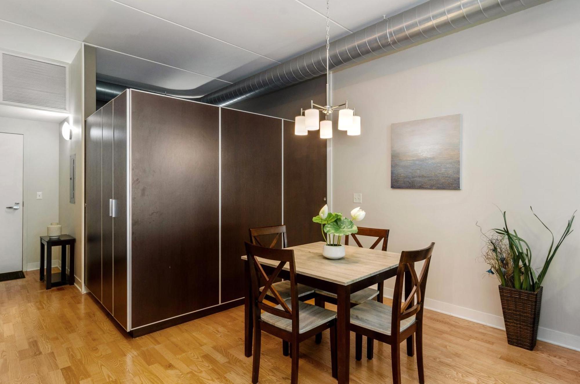 Apartment Foodie's Dream! Walk To Amazing Restaurants! Full Kitchen A Balcony For Al Fresco Dining! *