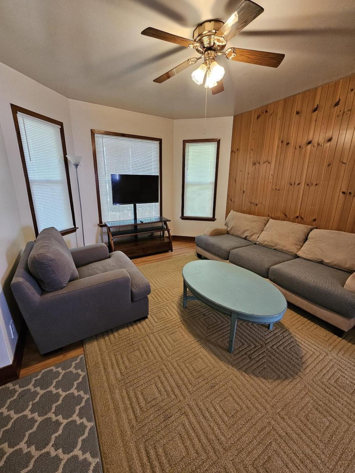 Chic Urban Gem In Logan Square *
