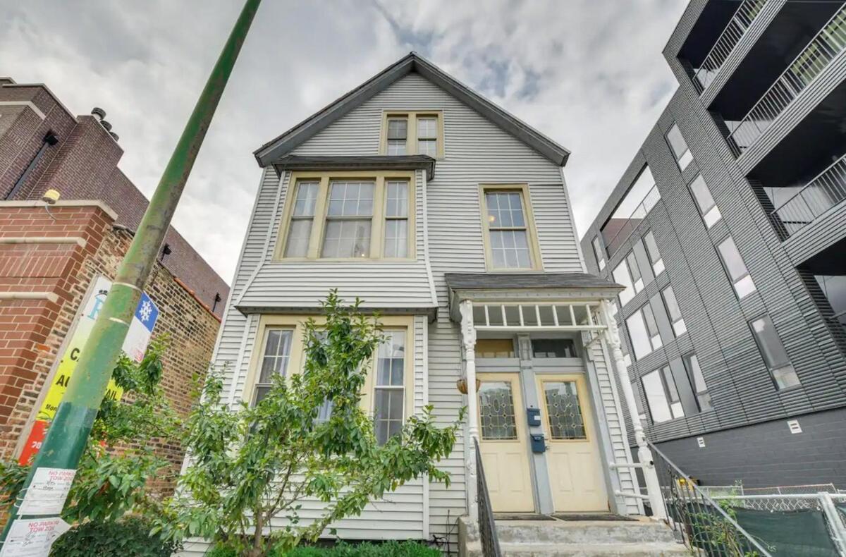 2br 1bonus2bath Duplexofficesleeps6freeparking Apartment *