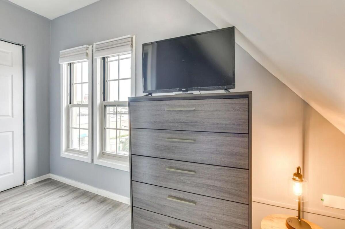 Apartment 2br 1bonus2bath Duplexofficesleeps6freeparking Chicago