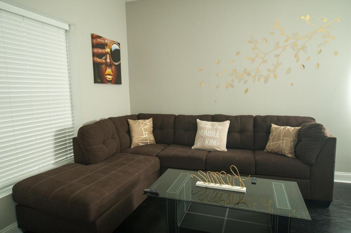 7 Star The Malia Oasis 3br 1 Half Bath Office Space Apartment Chicago