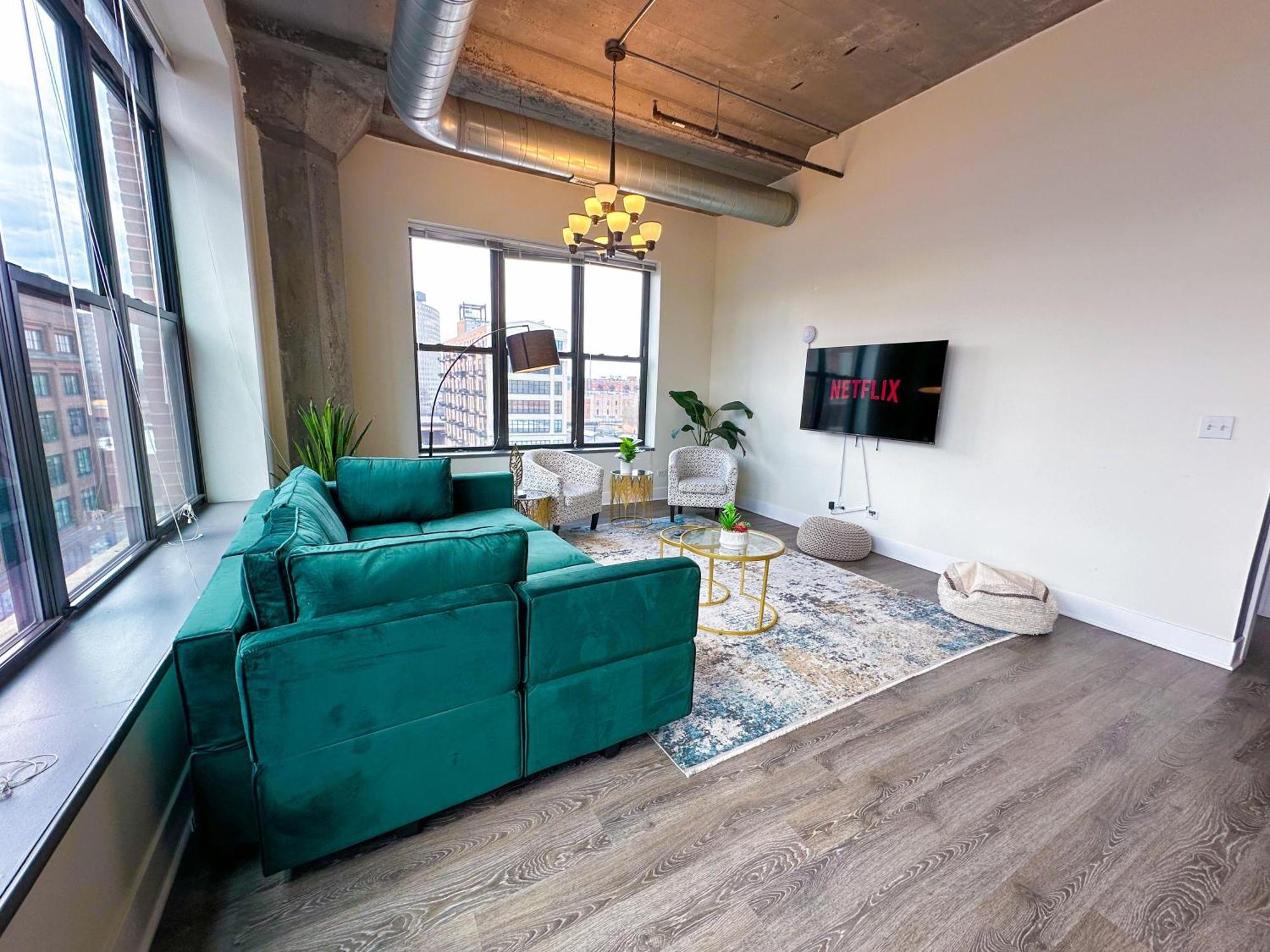 Apartment Mccormick Place Spacious 3Br Family Heaven Suite With Optional Parking Sleeps 10 Guests Near Soldier Field And Field Museum