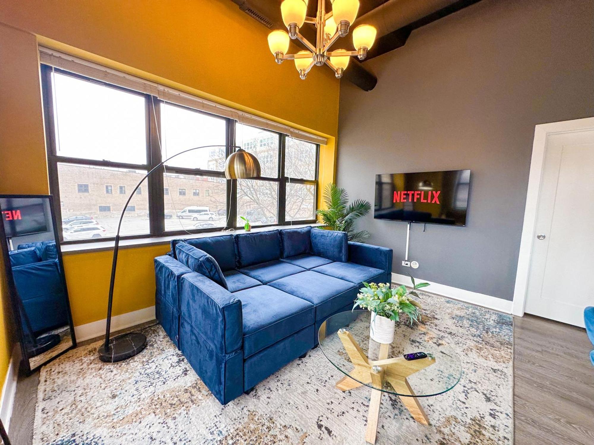 Mccormick Place 2Br Spacious Corner Unit With Optional Parking Sleeps 6 Guests Near Soldier Field And Grant Park Apartment Chicago