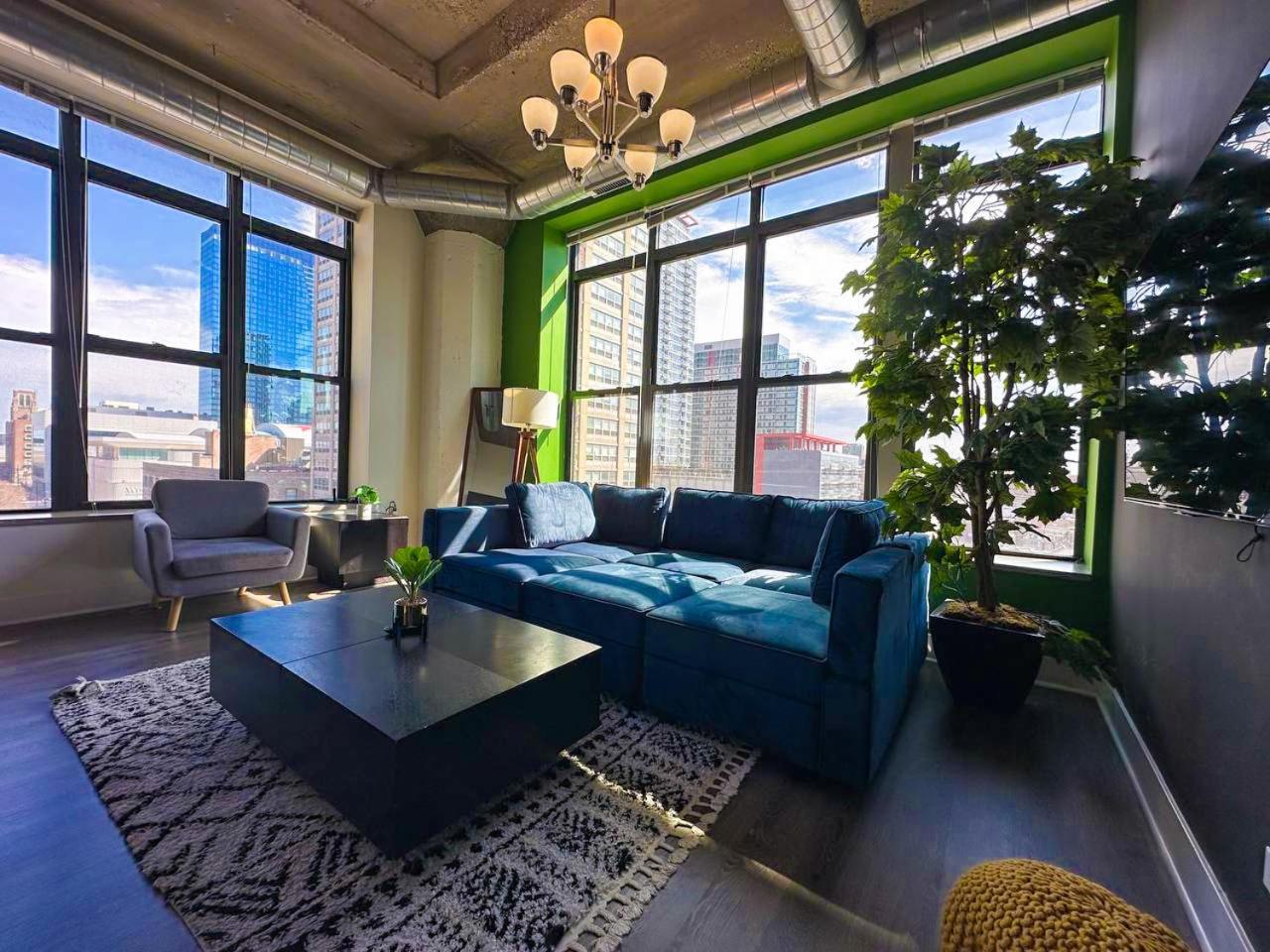 Skyline 2br In South Loop With Optional Parking & Gym Access Near Mccormick Place, Soldier Field And Lakefront Apartment Chicago