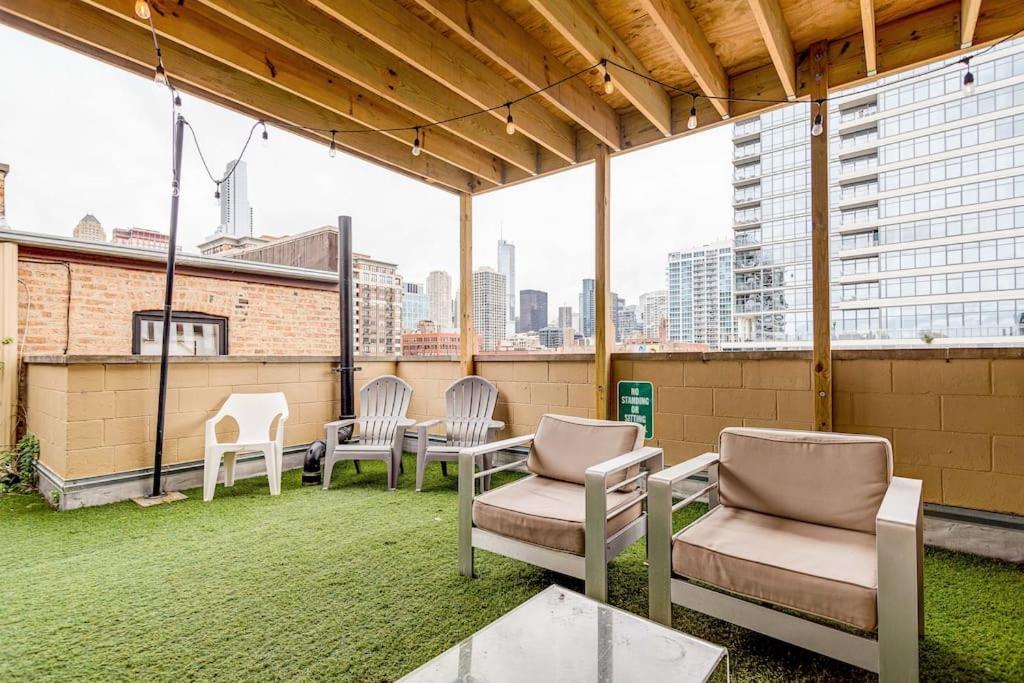Beautiful Unit Chi In Prime River North - Floor Apartment *