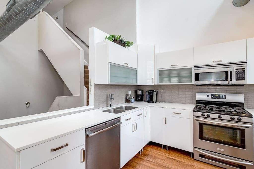 Beautiful Unit Chi In Prime River North - Floor Apartment Chicago