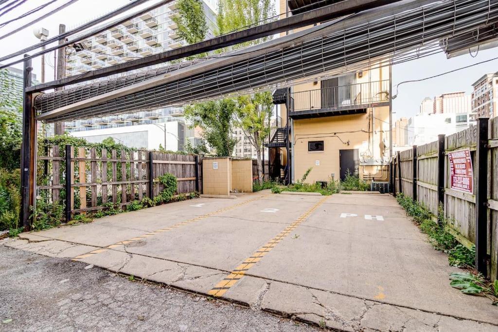 Beautiful Unit Chi In Prime River North - Floor *