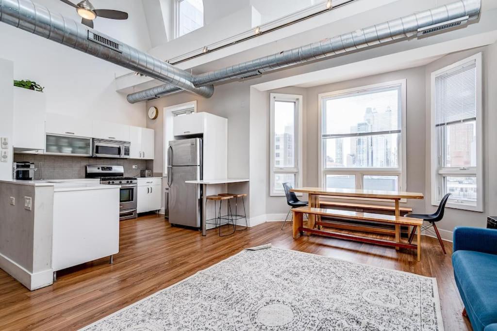Apartment Beautiful Unit Chi In Prime River North - Floor *