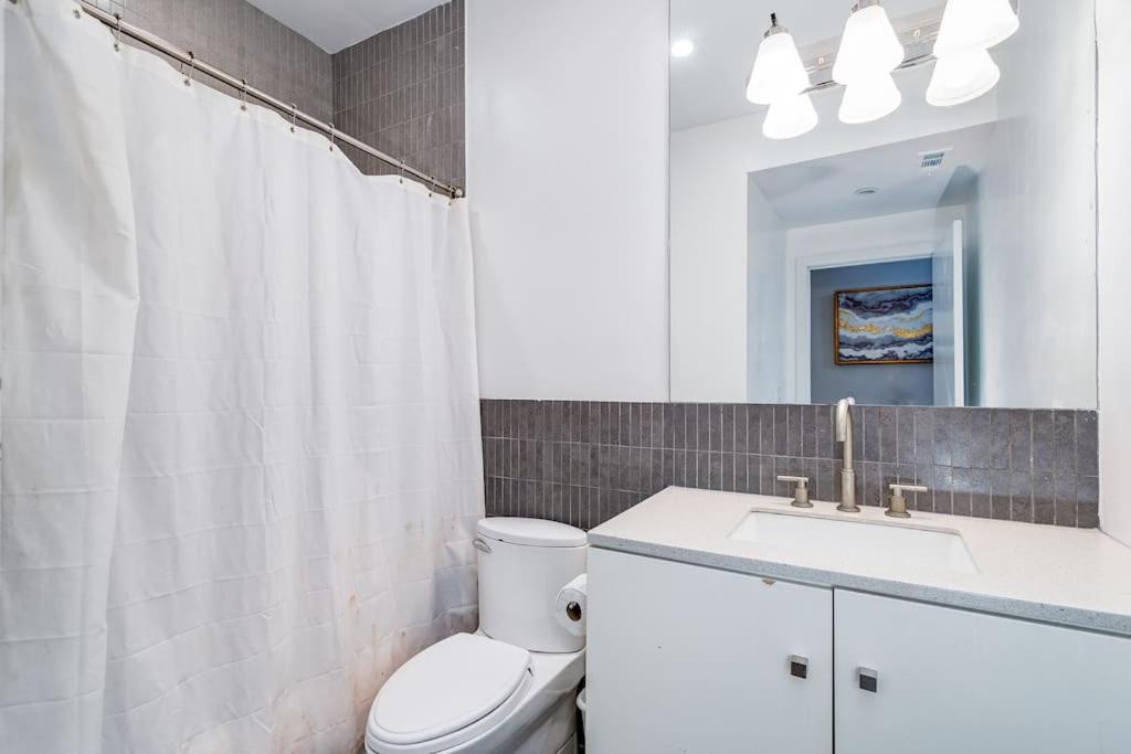 Beautiful Unit Chi In Prime River North - Floor * Chicago