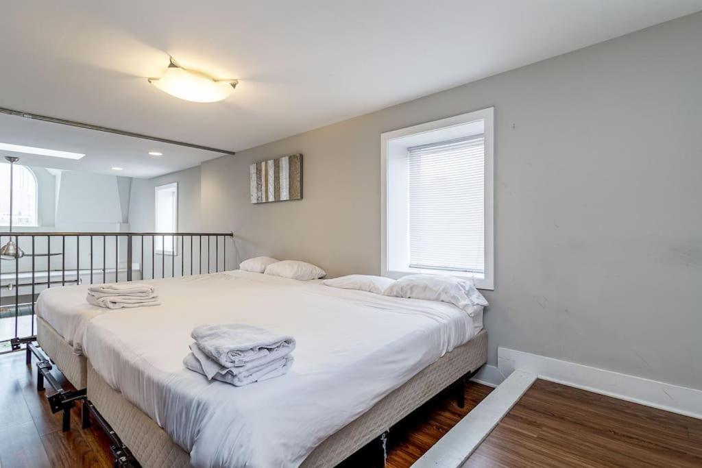 Beautiful Unit Chi In Prime River North - Floor